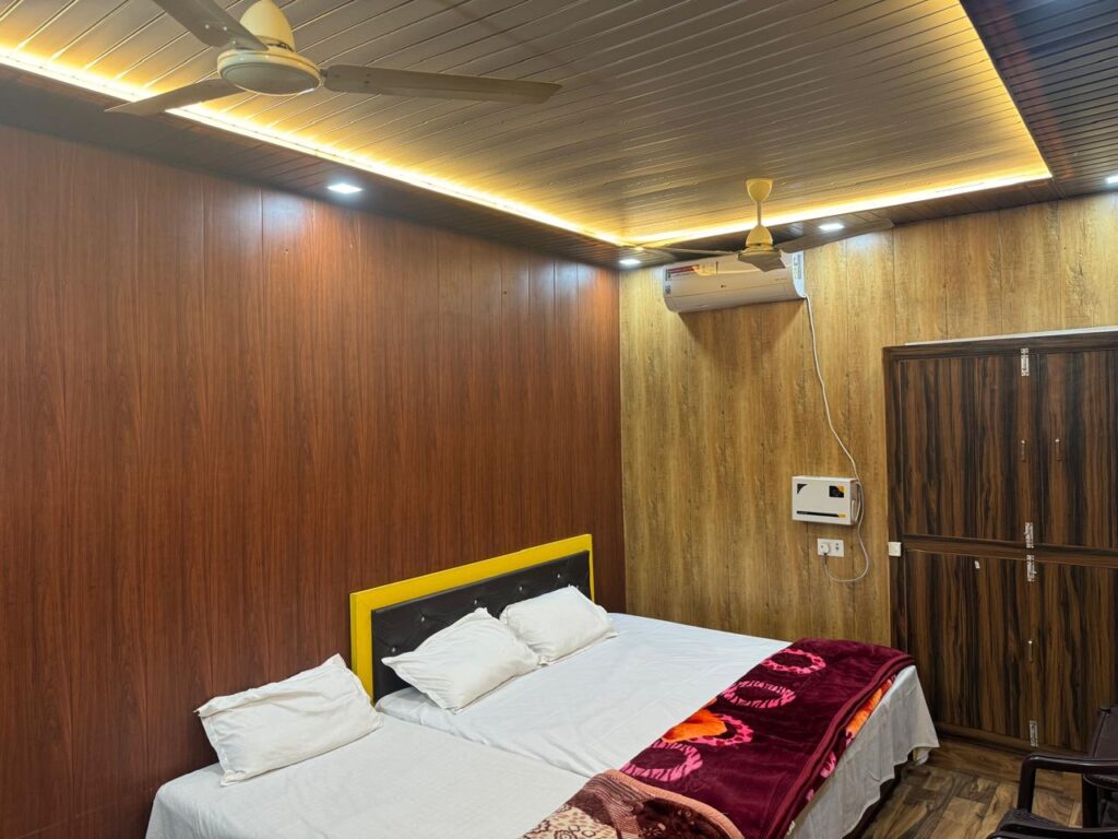Comfortable Rooms Hotel in Naimisharanya