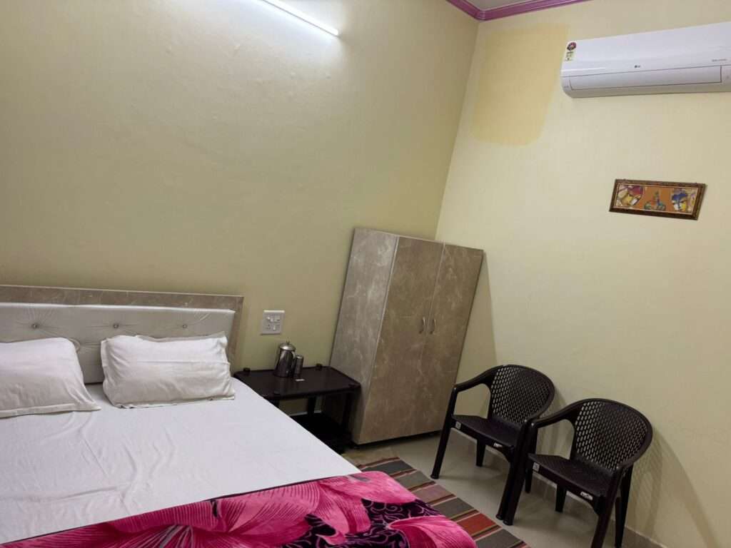 Rooms Hotel in Naimisharanya